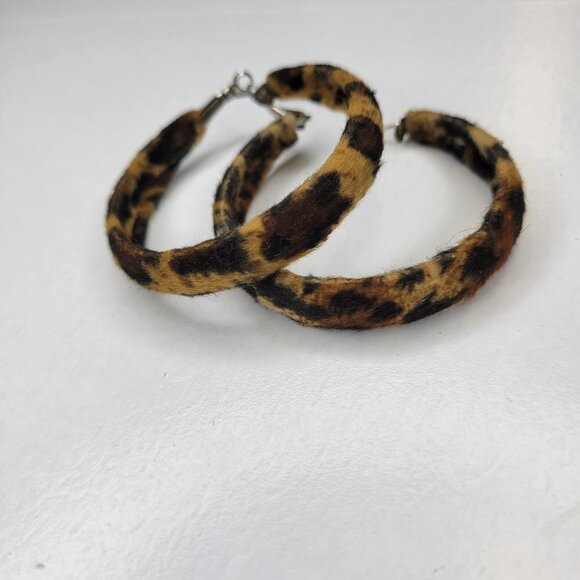 Animal Print Fuzzy Round Earrings - Picture 6 of 7